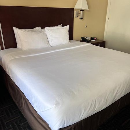 Quality Inn Fresno Near University מראה חיצוני תמונה