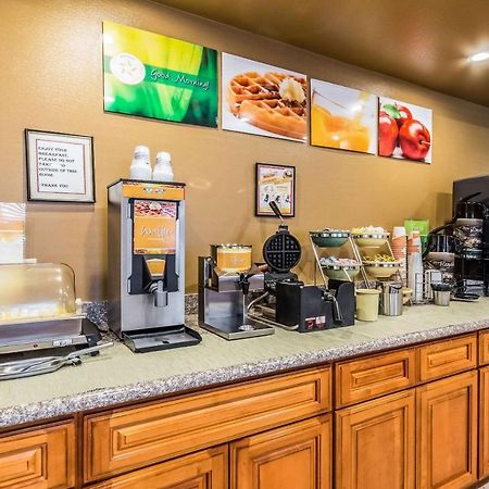 Quality Inn Fresno Near University מראה חיצוני תמונה