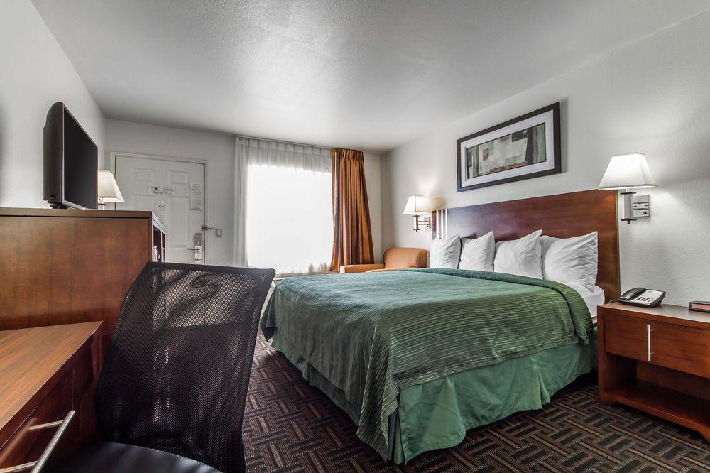 Quality Inn Fresno Near University מראה חיצוני תמונה