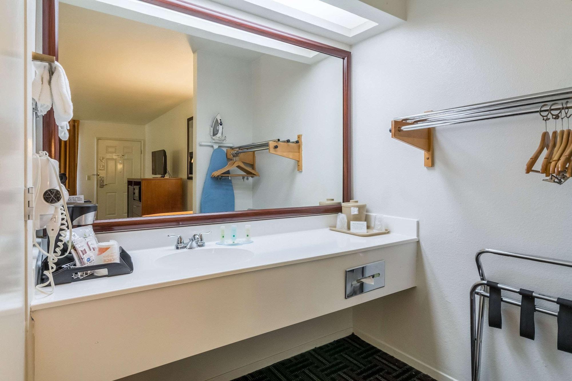 Quality Inn Fresno Near University מראה חיצוני תמונה
