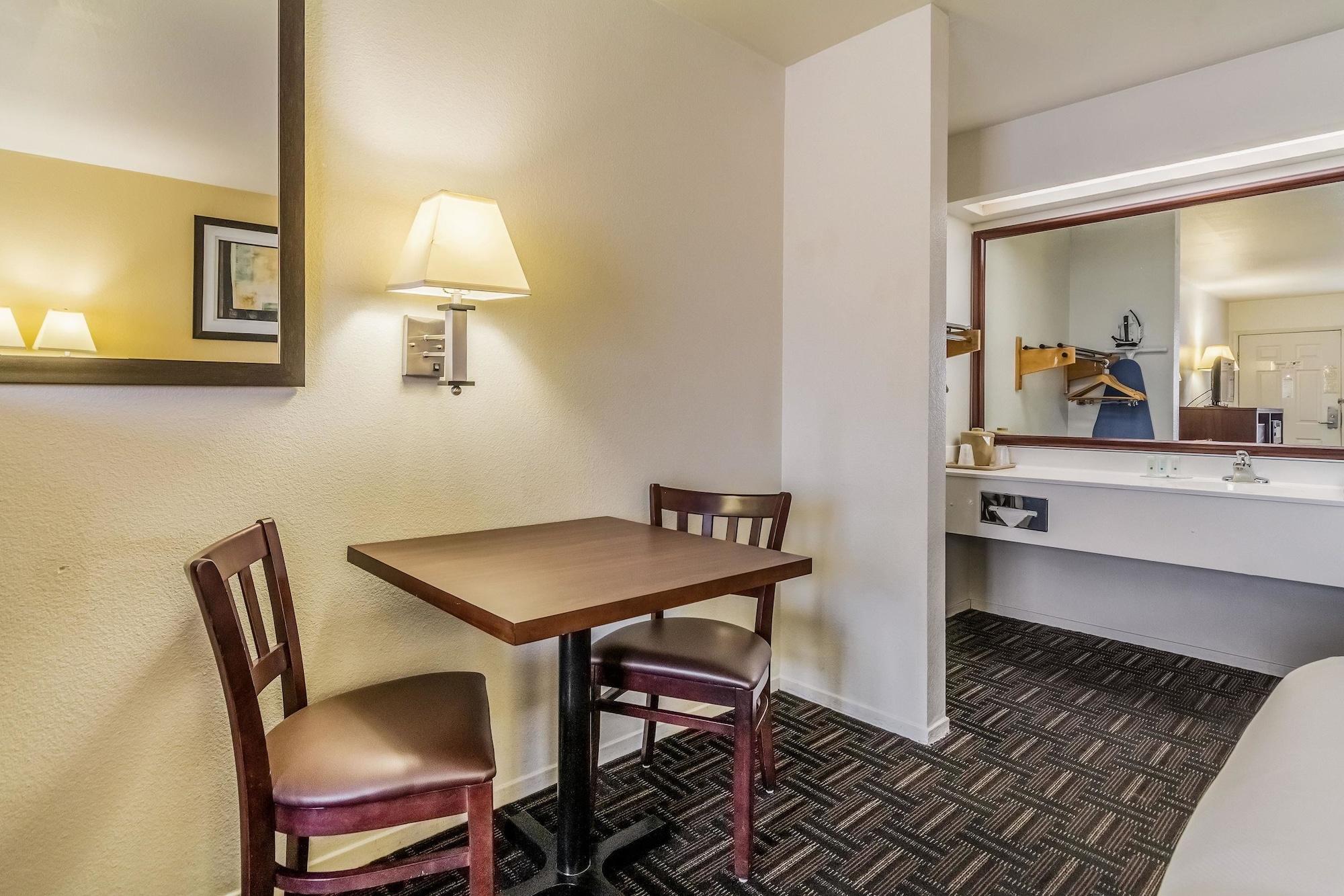 Quality Inn Fresno Near University מראה חיצוני תמונה