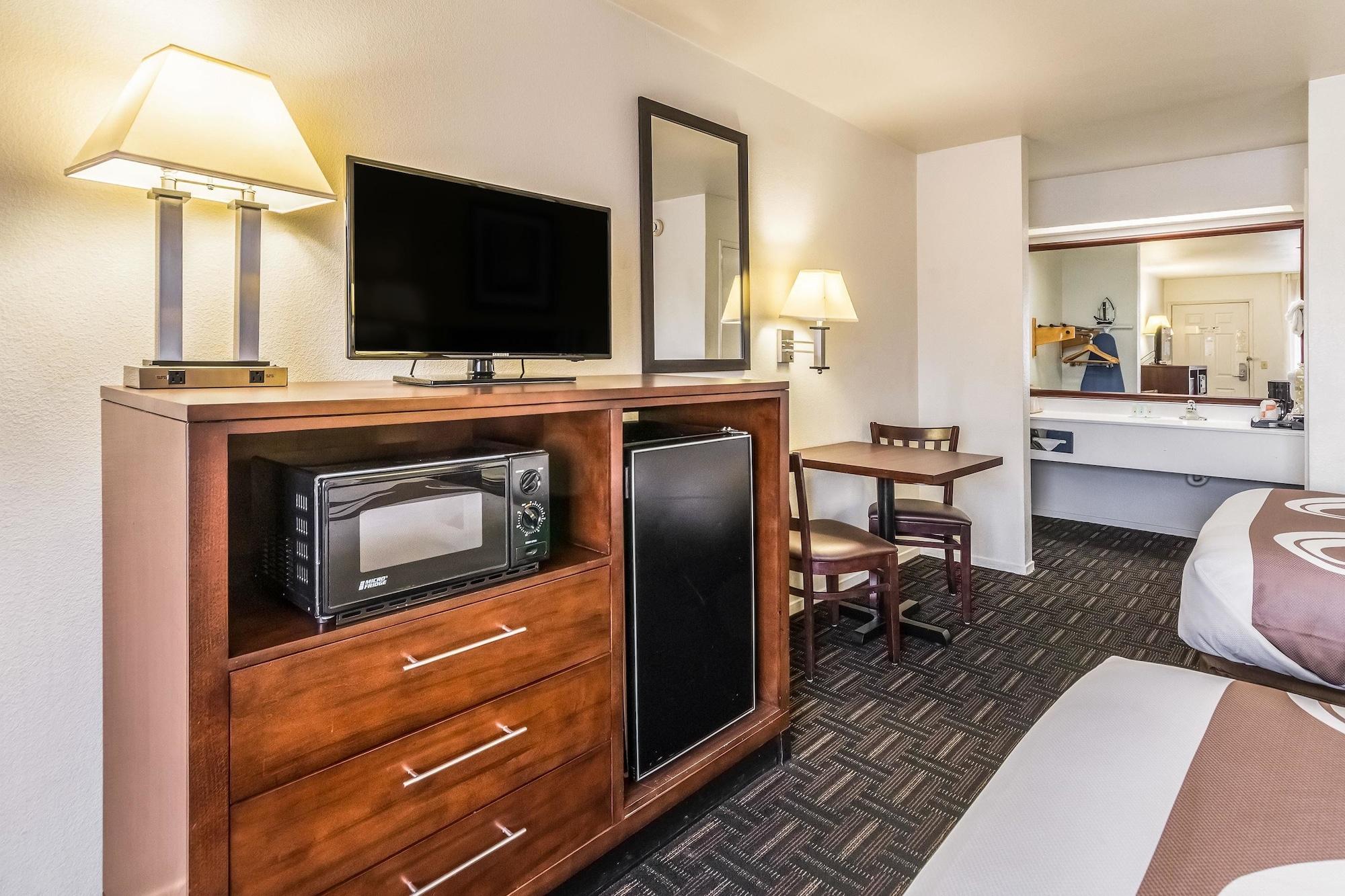 Quality Inn Fresno Near University מראה חיצוני תמונה