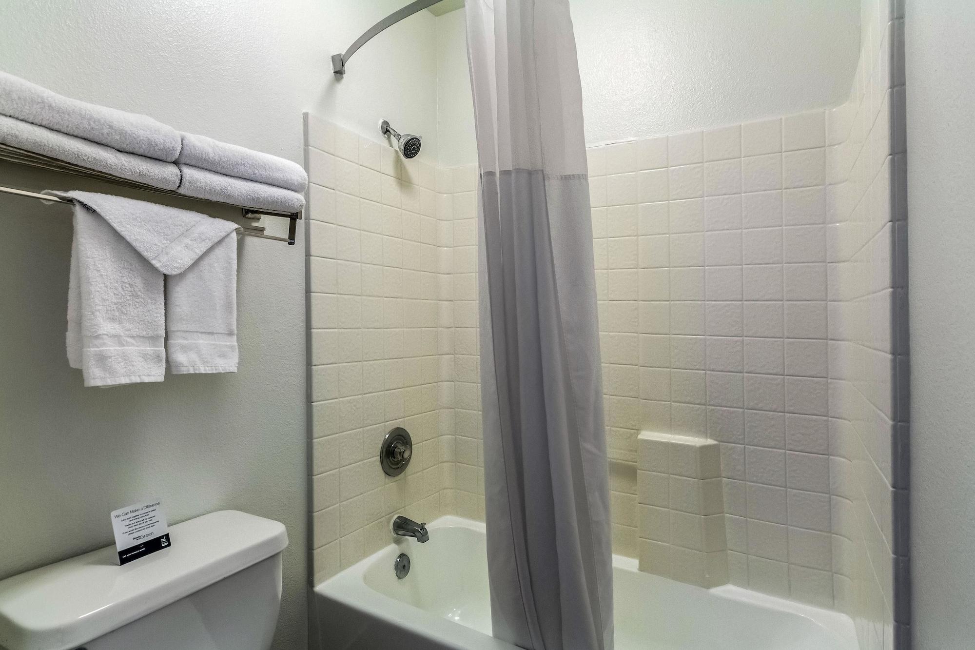 Quality Inn Fresno Near University מראה חיצוני תמונה