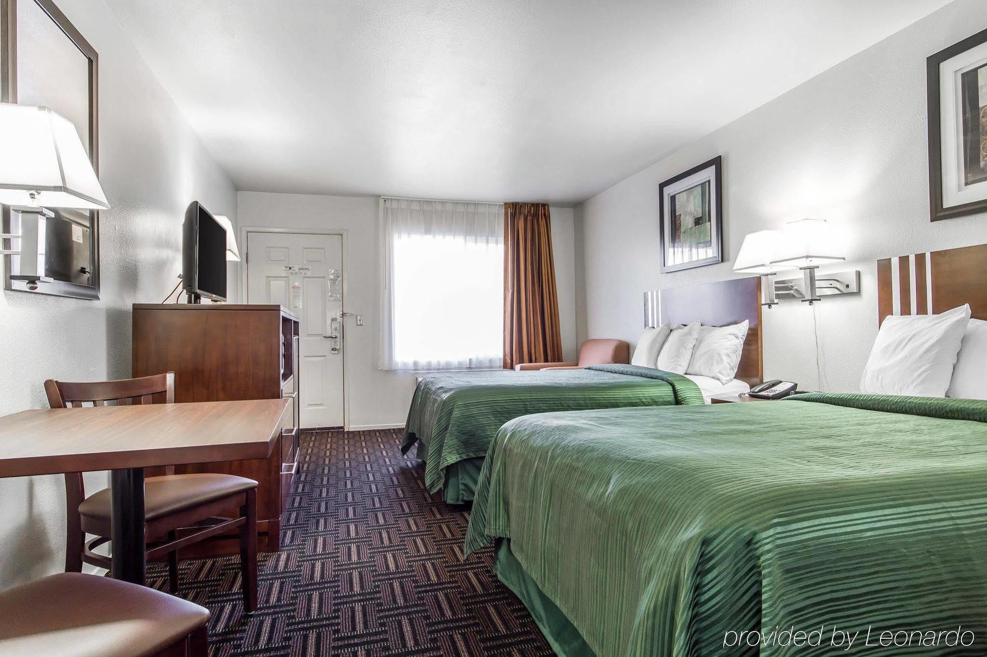 Quality Inn Fresno Near University מראה חיצוני תמונה