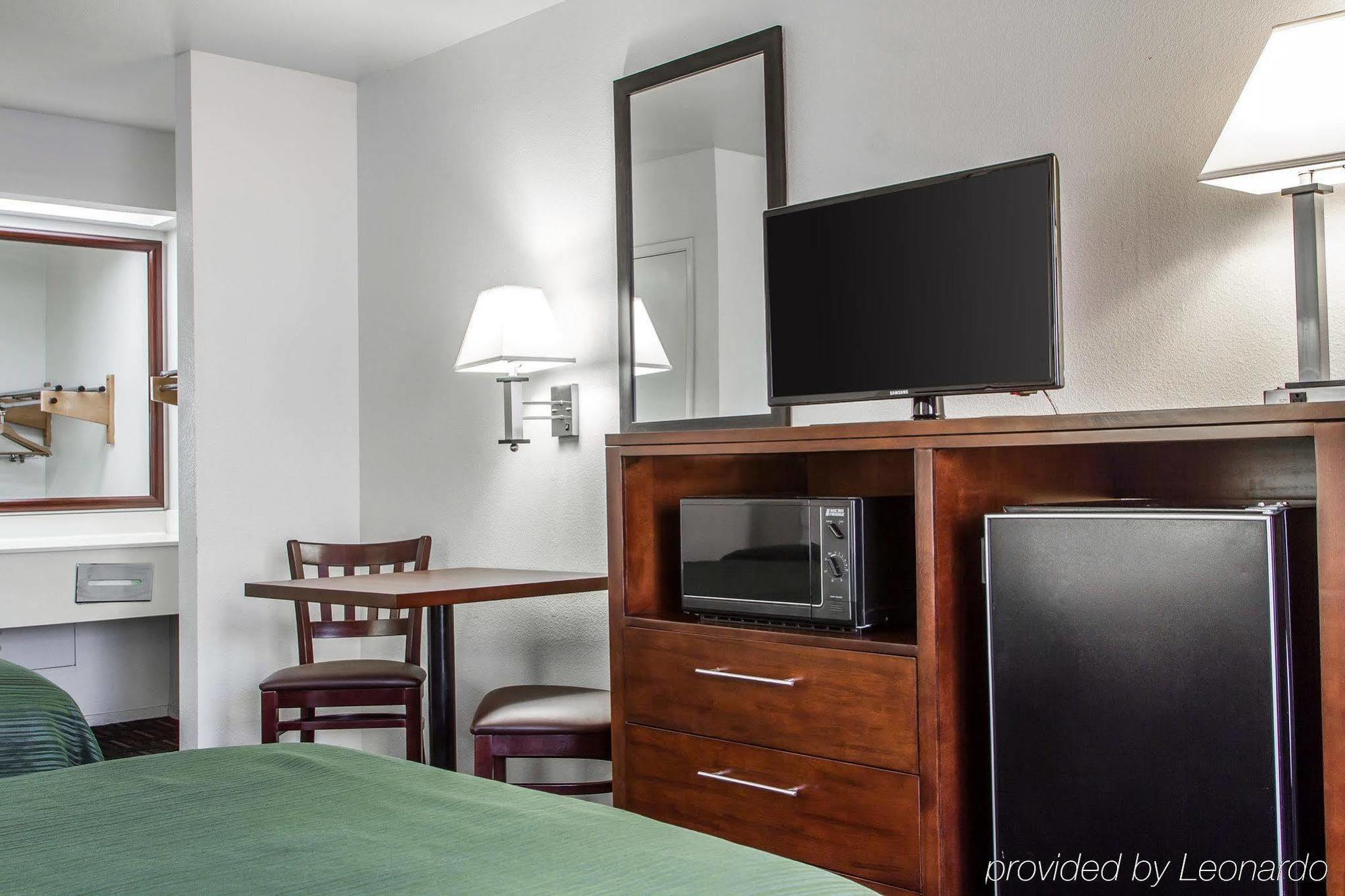 Quality Inn Fresno Near University מראה חיצוני תמונה