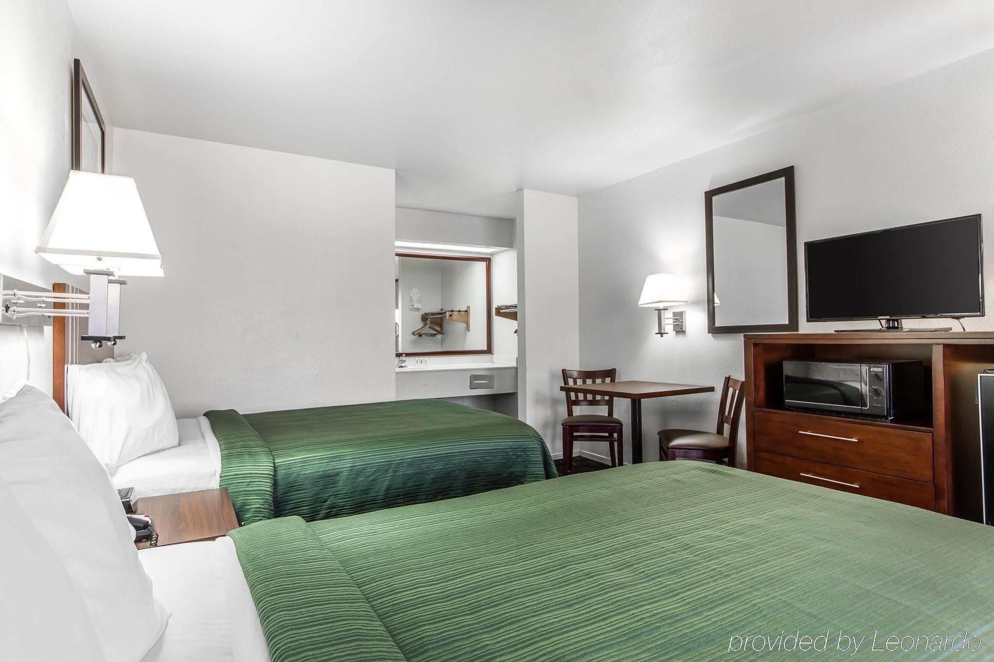 Quality Inn Fresno Near University מראה חיצוני תמונה