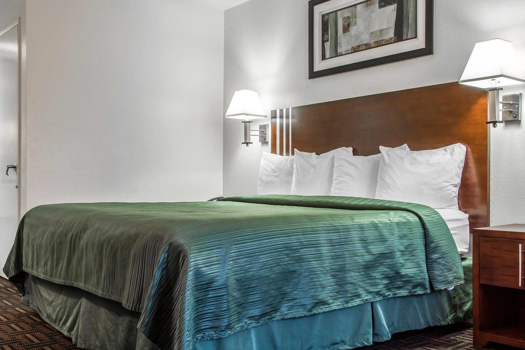 Quality Inn Fresno Near University מראה חיצוני תמונה