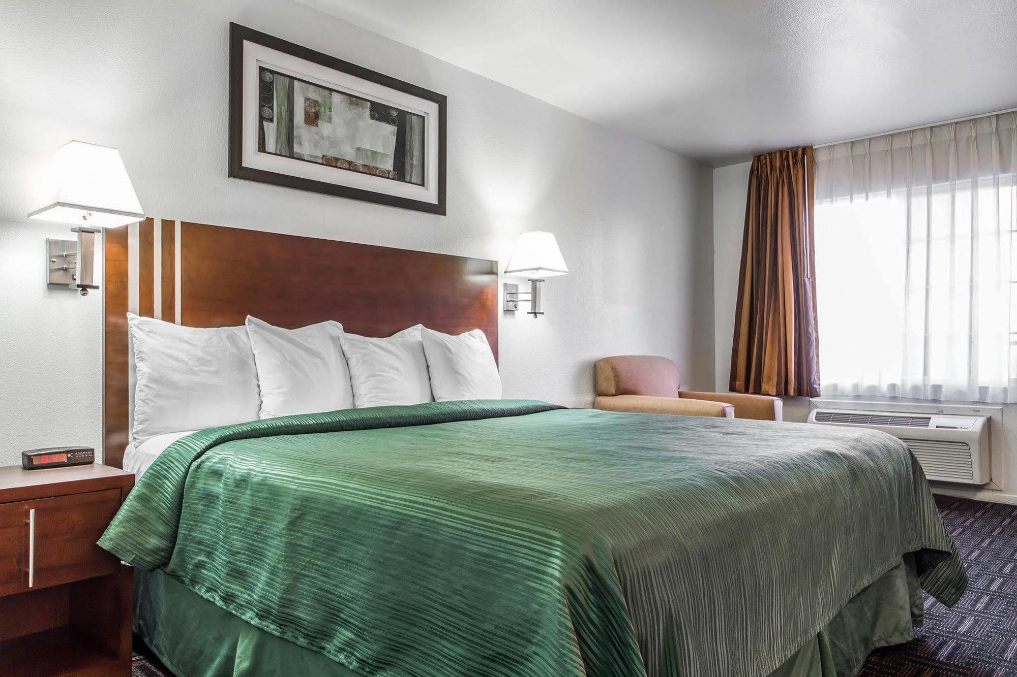 Quality Inn Fresno Near University מראה חיצוני תמונה