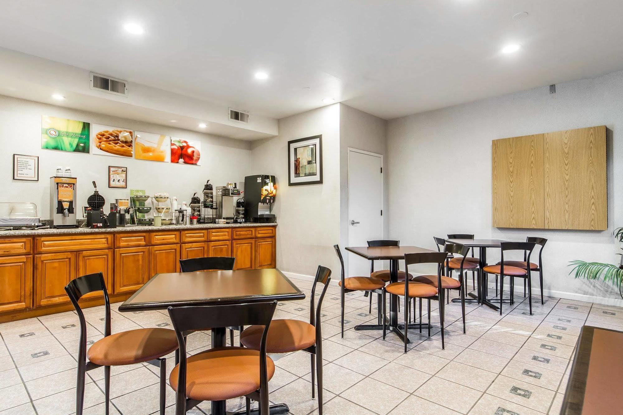 Quality Inn Fresno Near University מראה חיצוני תמונה