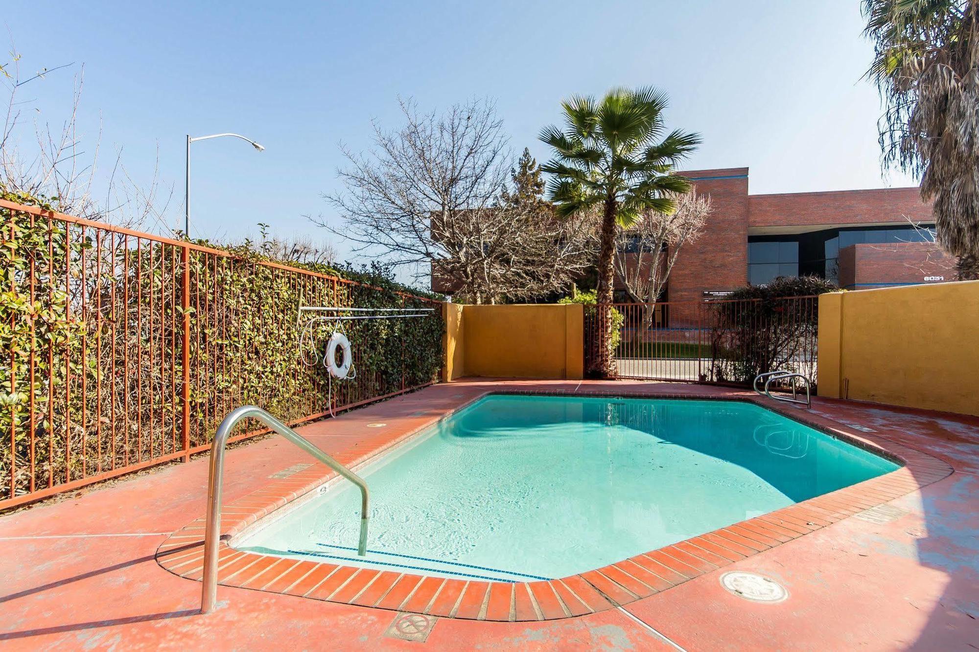 Quality Inn Fresno Near University מראה חיצוני תמונה