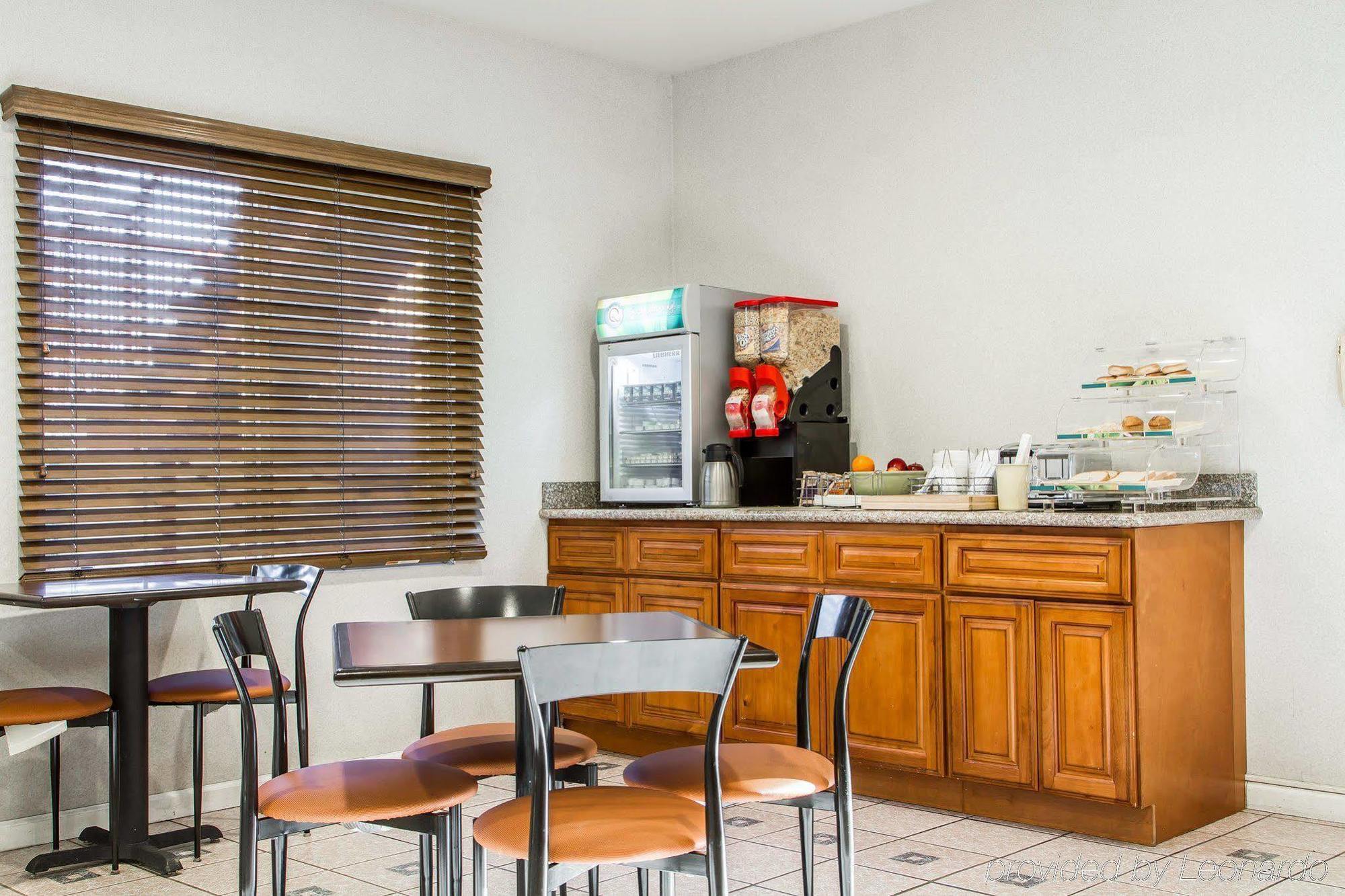 Quality Inn Fresno Near University מראה חיצוני תמונה