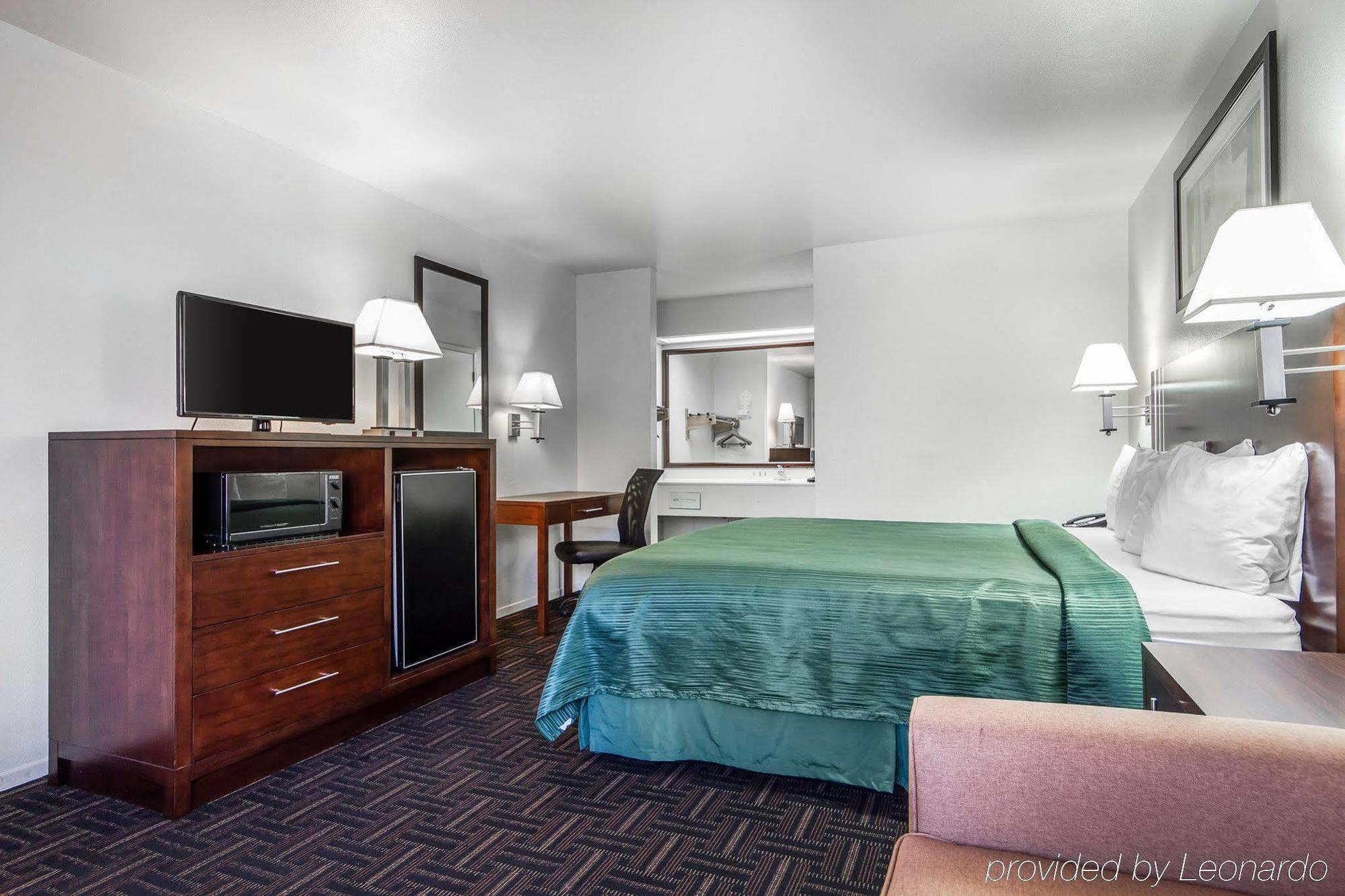 Quality Inn Fresno Near University מראה חיצוני תמונה