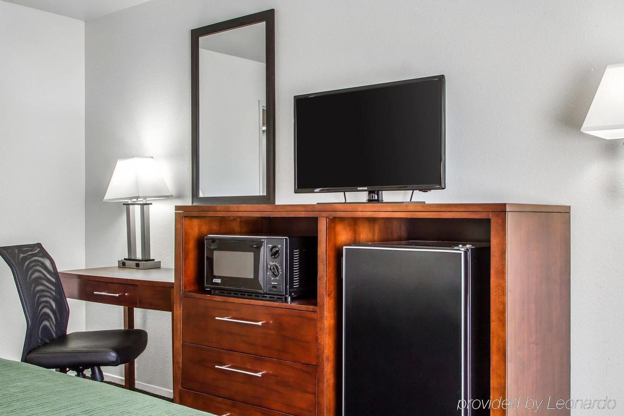 Quality Inn Fresno Near University מראה חיצוני תמונה
