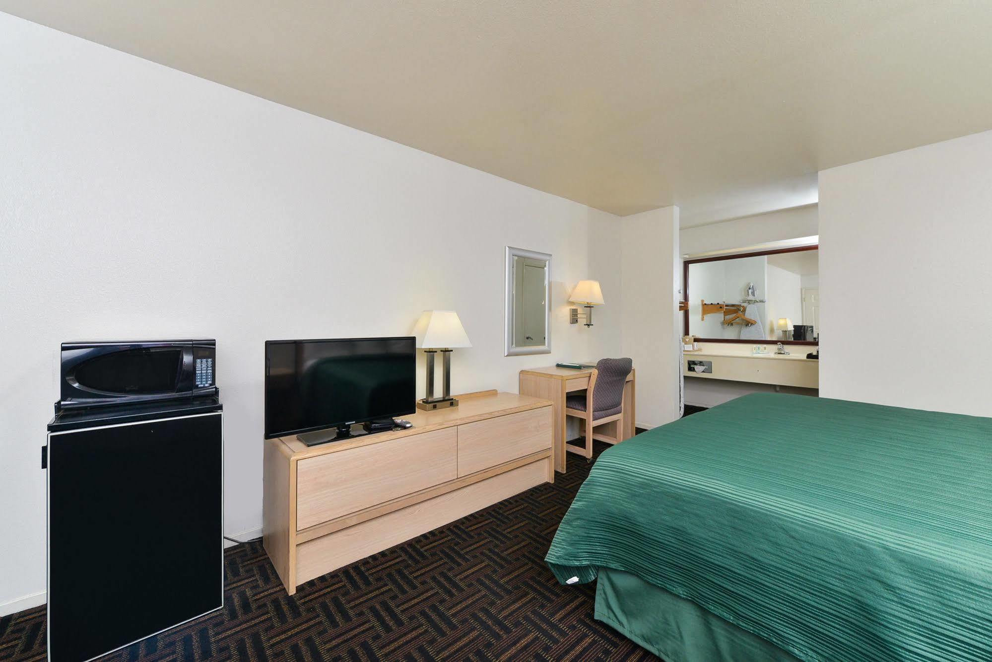 Quality Inn Fresno Near University מראה חיצוני תמונה