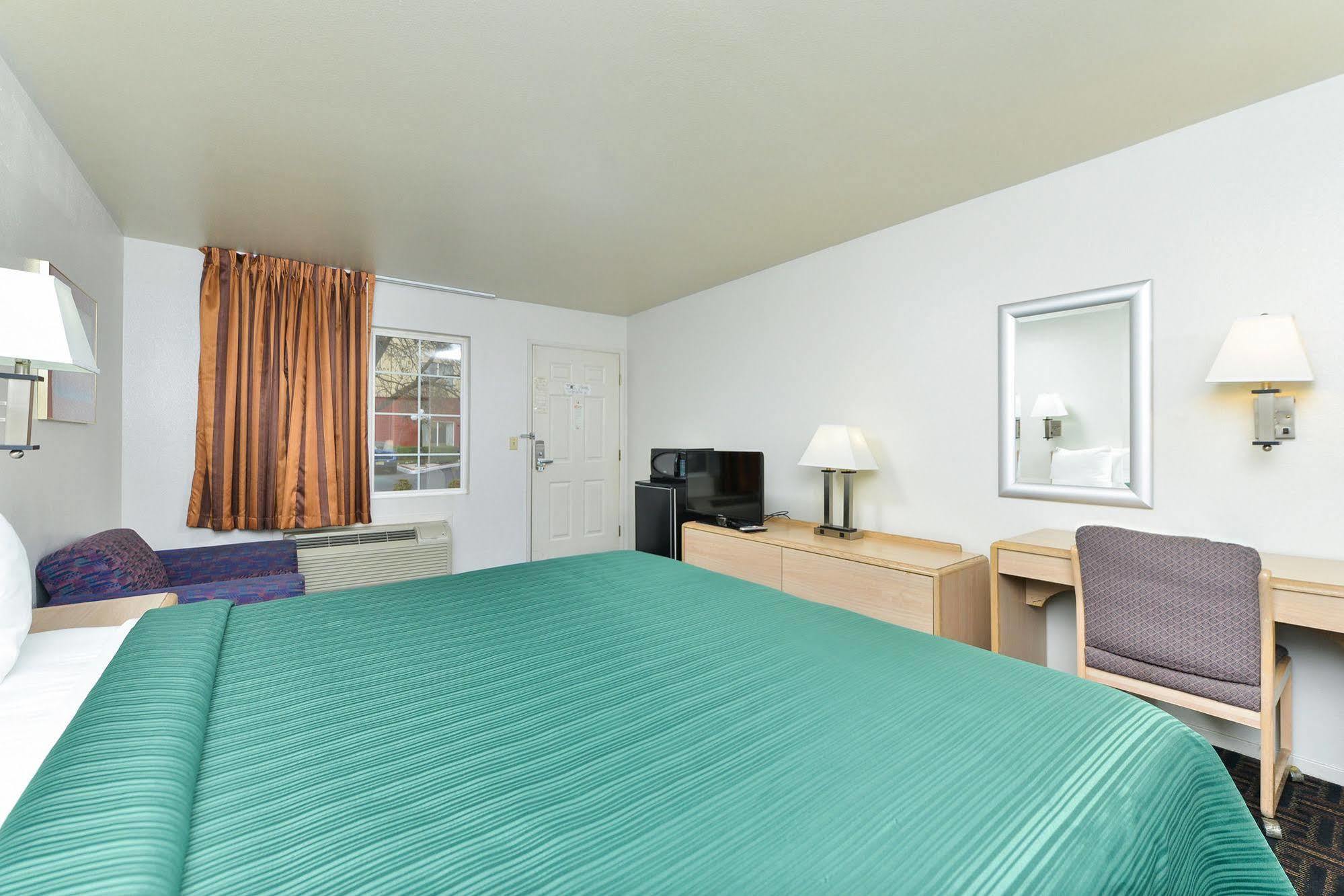 Quality Inn Fresno Near University מראה חיצוני תמונה