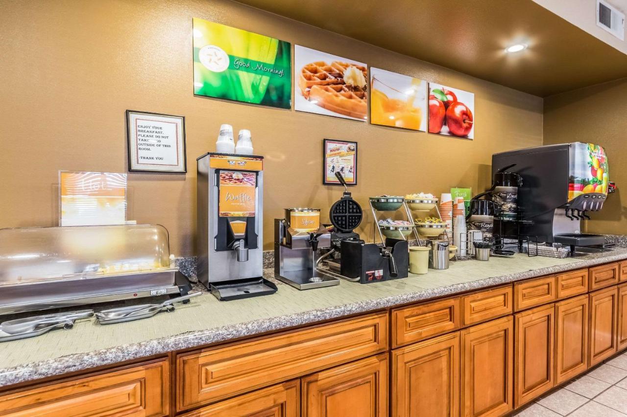 Quality Inn Fresno Near University מראה חיצוני תמונה