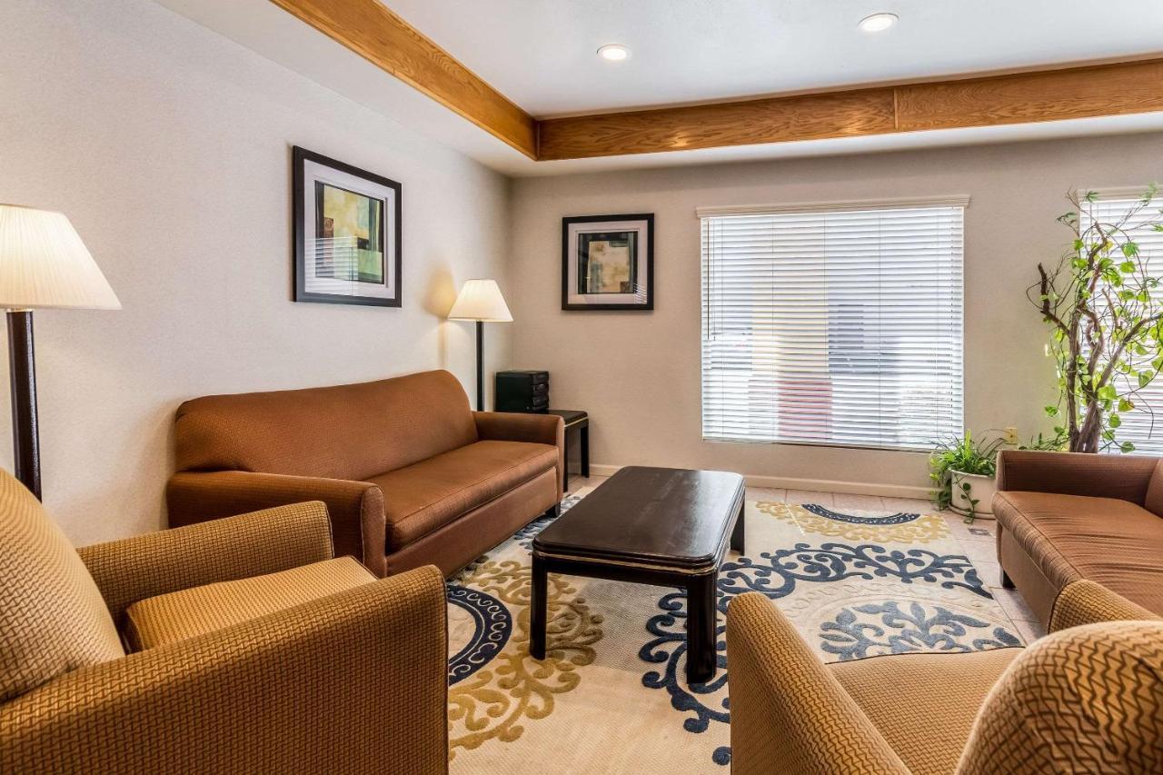 Quality Inn Fresno Near University מראה חיצוני תמונה