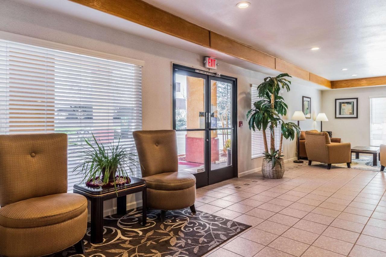 Quality Inn Fresno Near University מראה חיצוני תמונה