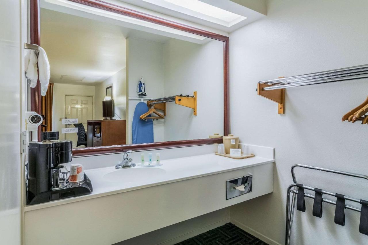 Quality Inn Fresno Near University מראה חיצוני תמונה